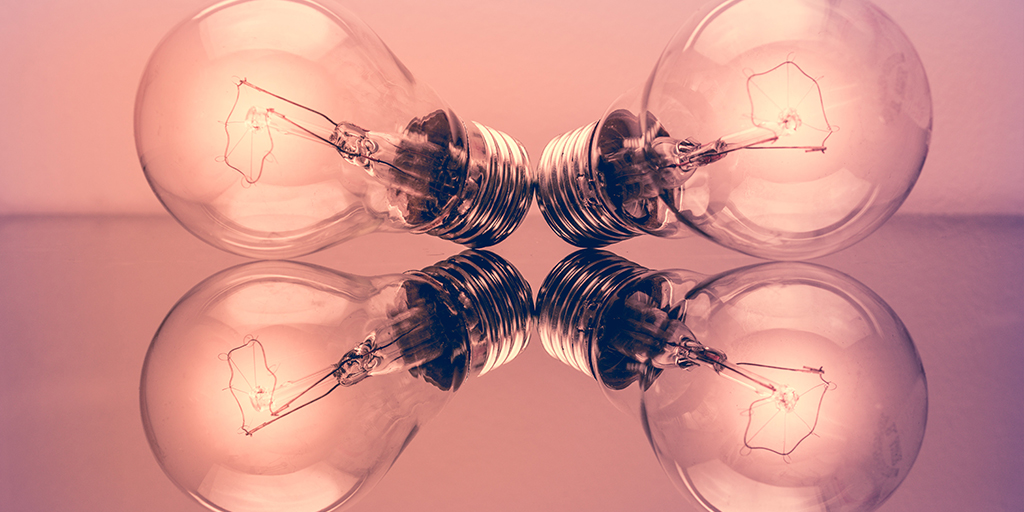 Photo of two clear light bulbs