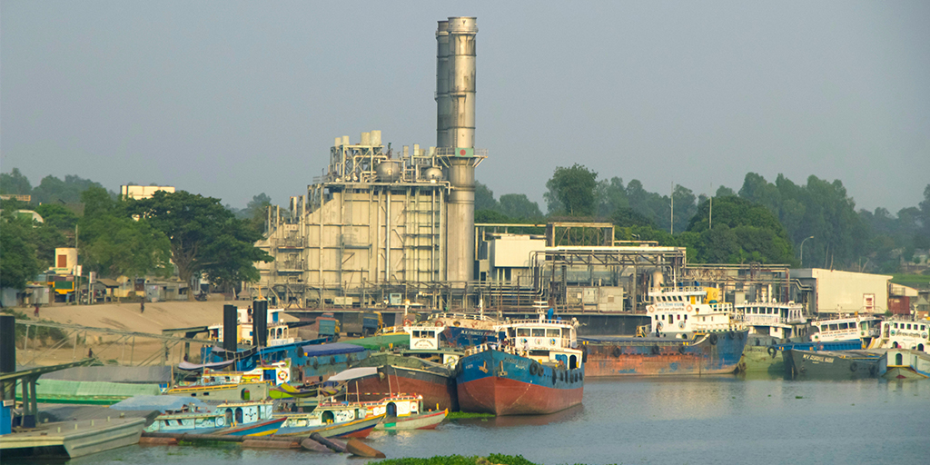 A harbour filled with lots of boats next to a factory. Photo by Expressive Capture on Unsplash, https://unsplash.com/photos/a-harbor-filled-with-lots-of-boats-next-to-a-factory-aohCZUkLIkA