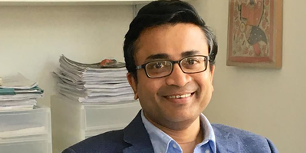 Image of Maitreesh Ghatak used under CC BY-NC-SA 2.0. Credit: Jolanda Flubacher. https://www.flickr.com/photos/15237218@N00/12115969445